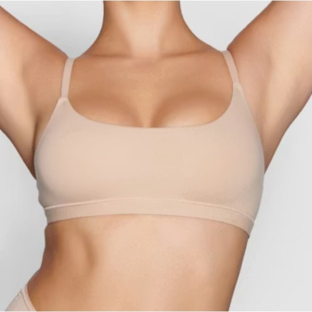 SKIMS FITS EVERYBODY SCOOP BRALETTE IN CLAY SIZE XS